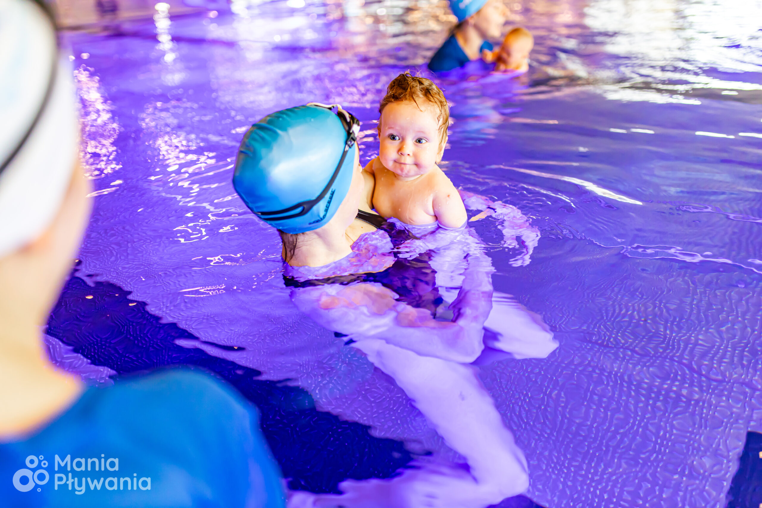 kiedy rozpocząć zajęcia na basenie z niemowlakiem