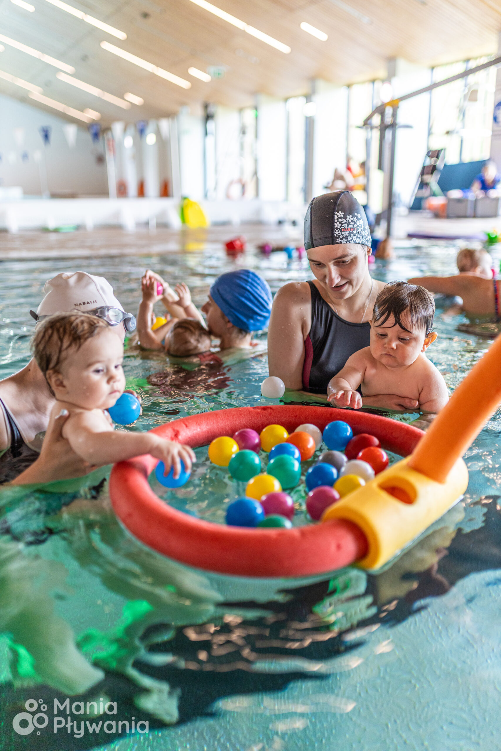 pierwsza wizyta z niemowlakiem na basenie